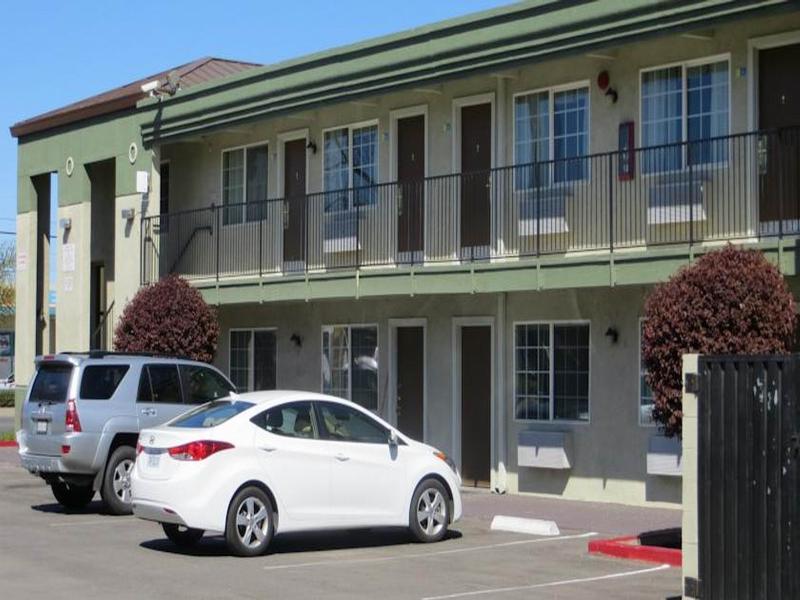 American Inn Stockton Exteriör bild